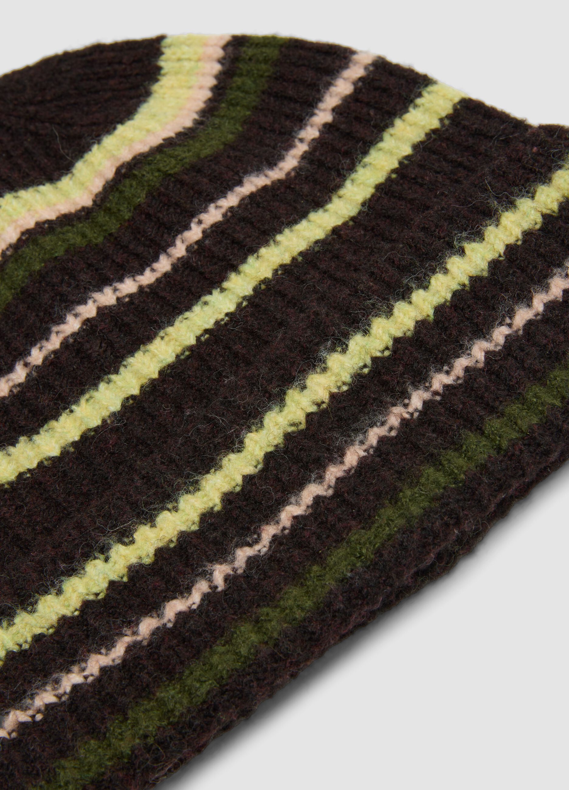 Berretto marrone e verde in lana elasticizzata a righe