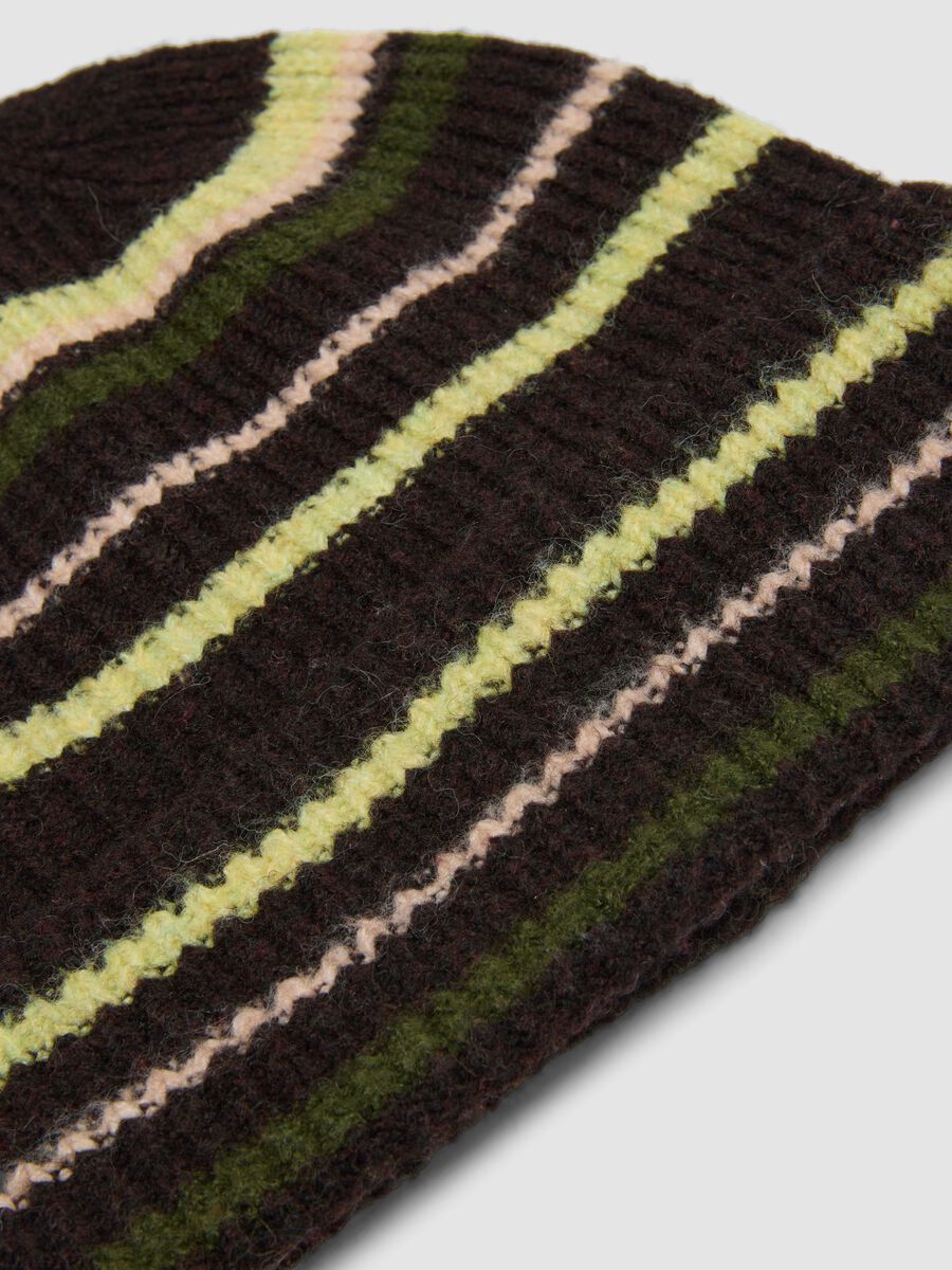 Berretto marrone e verde in lana elasticizzata a righe_2