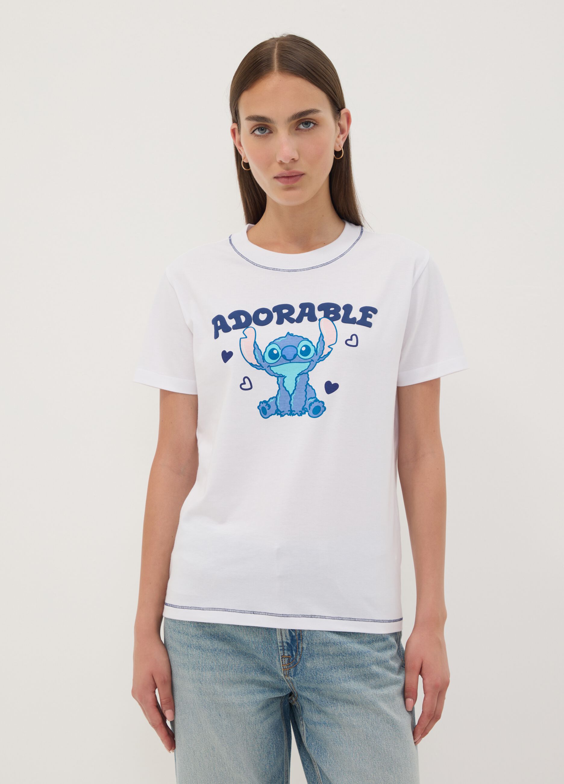 T-shirt branca em algod&atilde;o puro com estampado do Stitch, corte regular