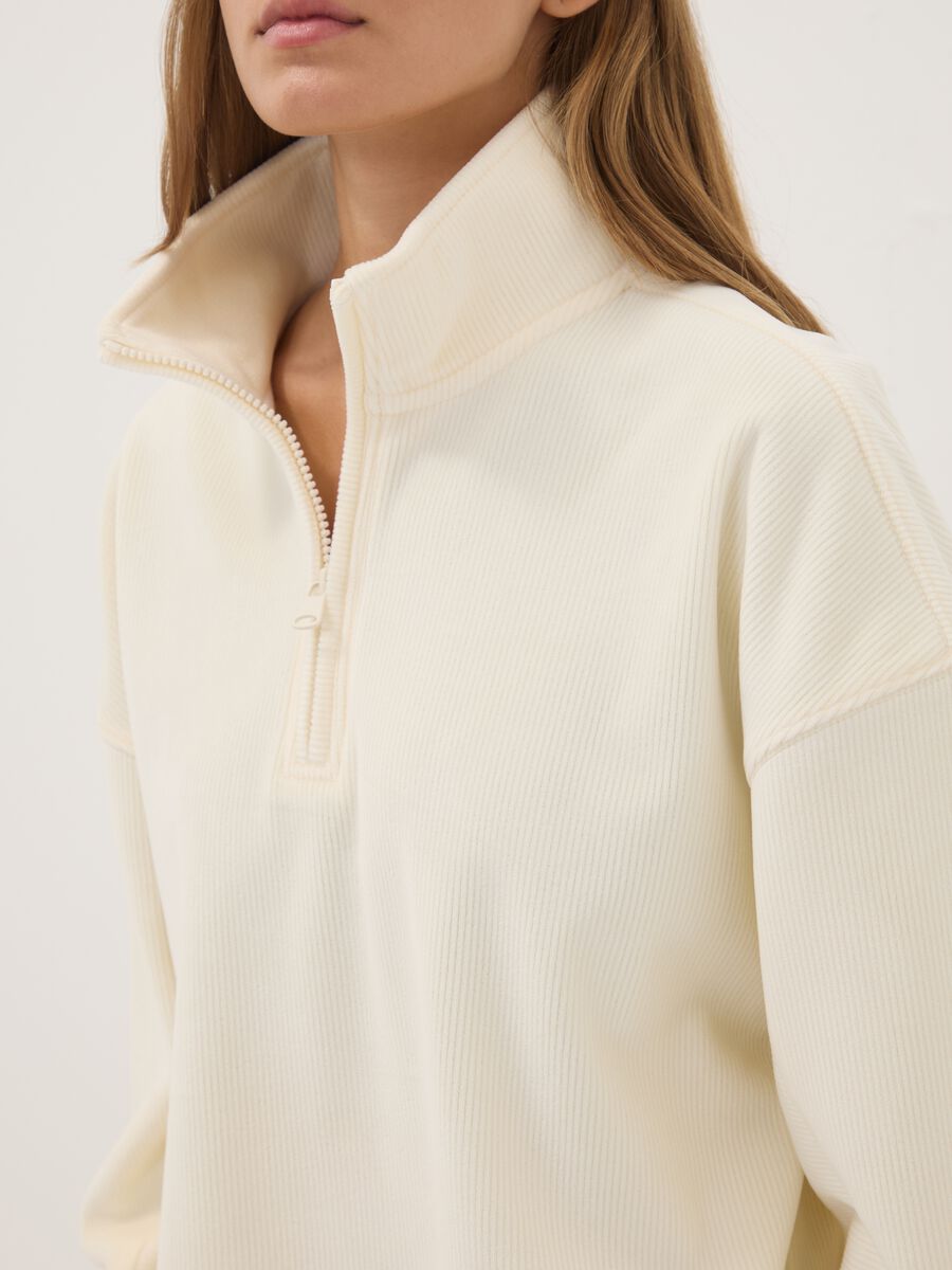 White stretch top with Henley collar_2