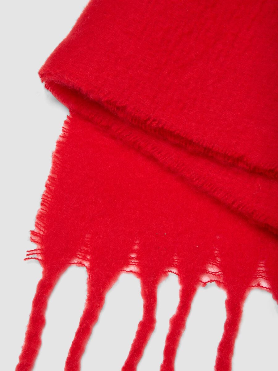 Soft red scarf with fringes_2