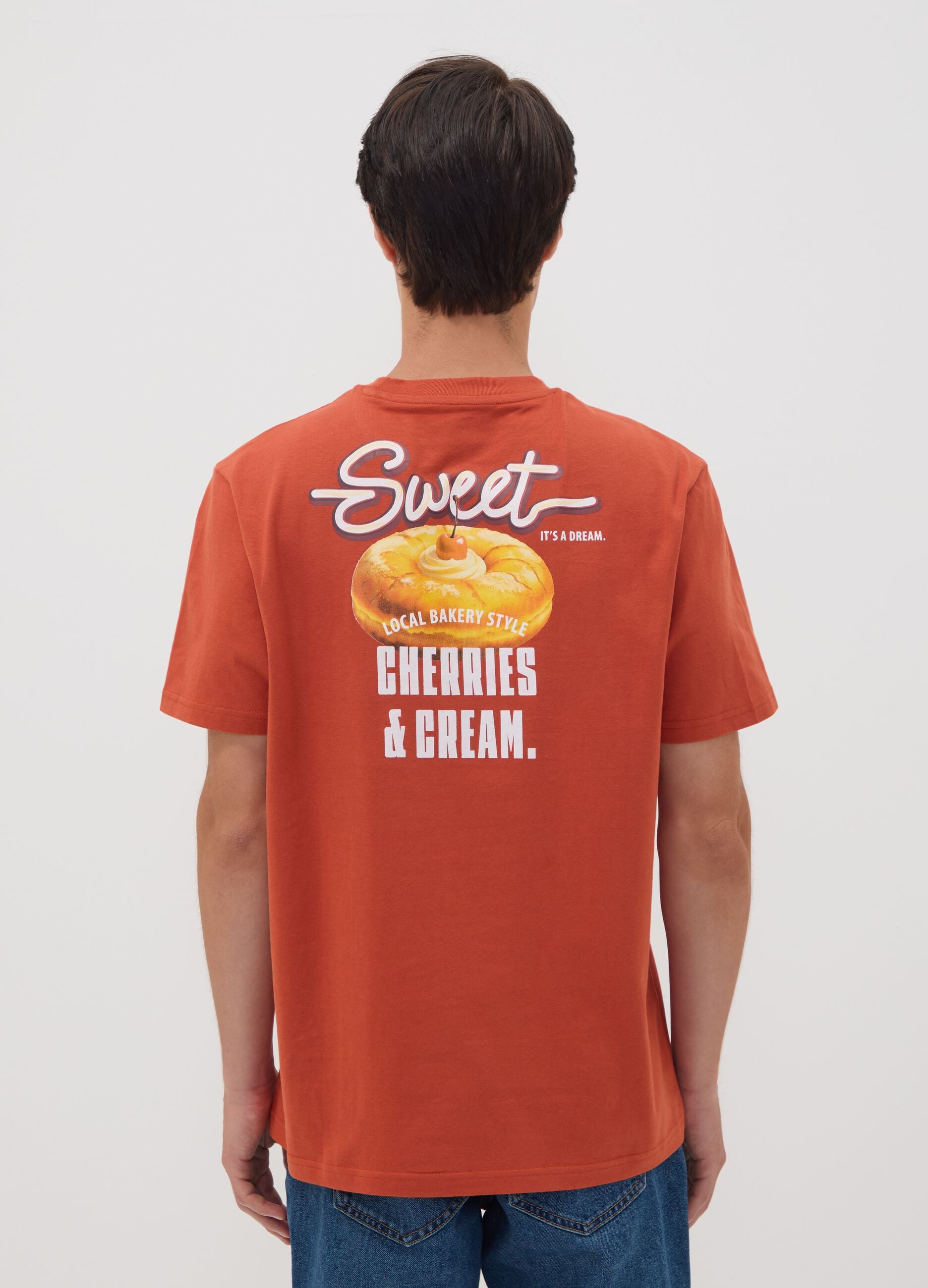 T-shirt rossa in puro cotone jersey con stampa grafica regular fit