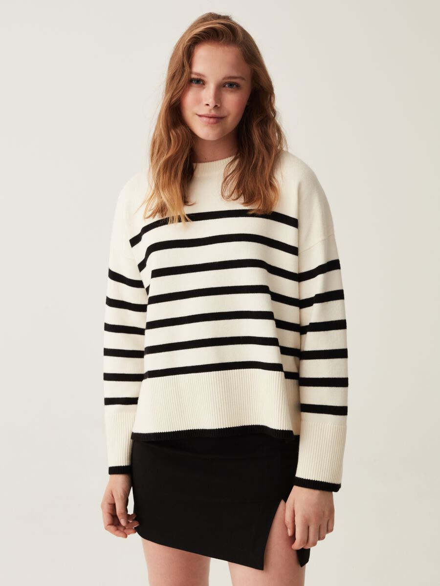 Striped pullover with slits_1