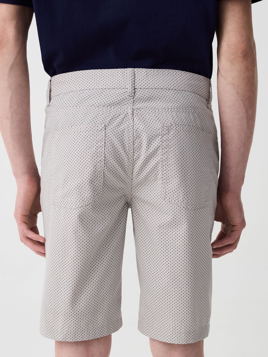 Bermuda shorts with micro pattern and five pockets_2
