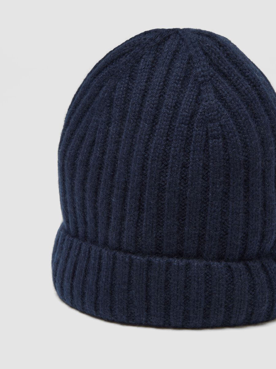 Berretto blu navy in puro cashmere a coste_2