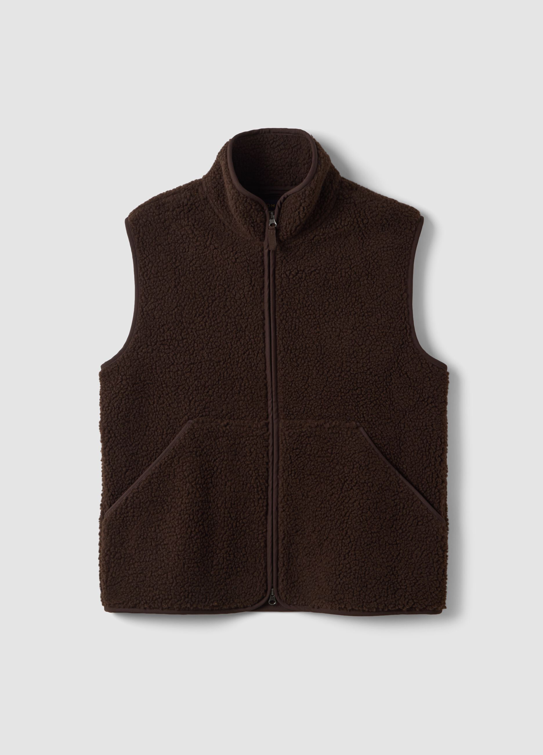 Colete castanho regular fit com efeito teddy