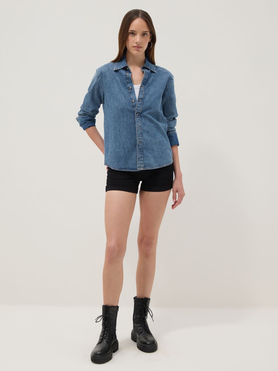 Schwarze Shorts aus Stretch-Baumwoll-Denim_1