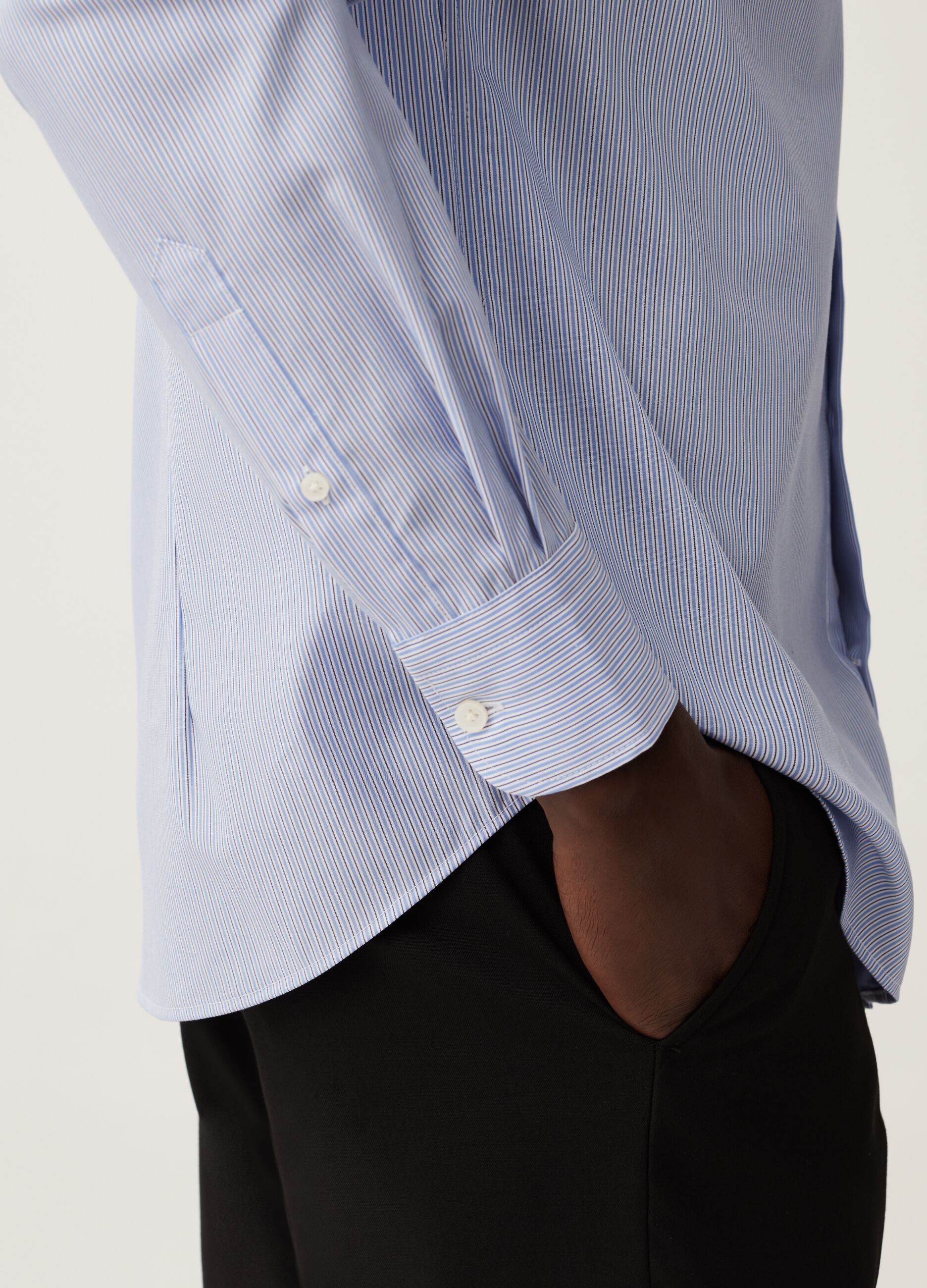 Camicia slim fit in cotone no stiro a righe sottili
