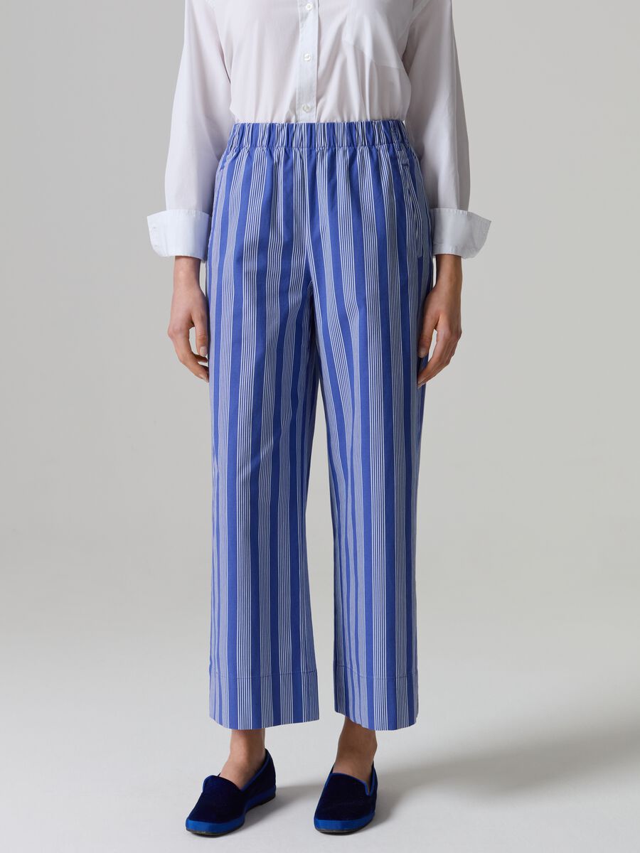 Wide-leg cropped trousers with slim stripes_1