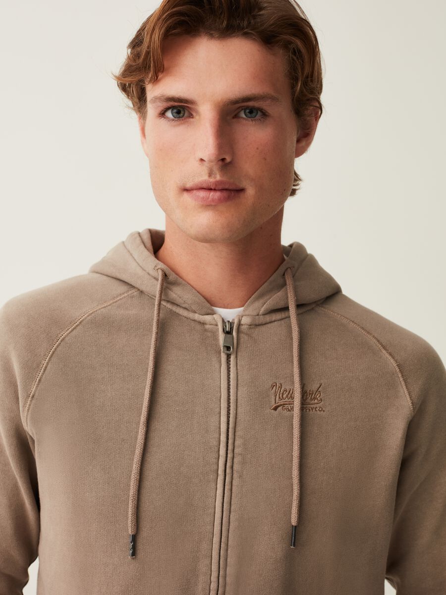 Full-zip sweatshirt with hood and logo embroidery_3
