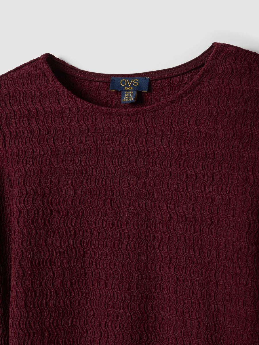 Rotes Langarm-T-Shirt aus Stretchstoff mit Rundhalsausschnitt_4