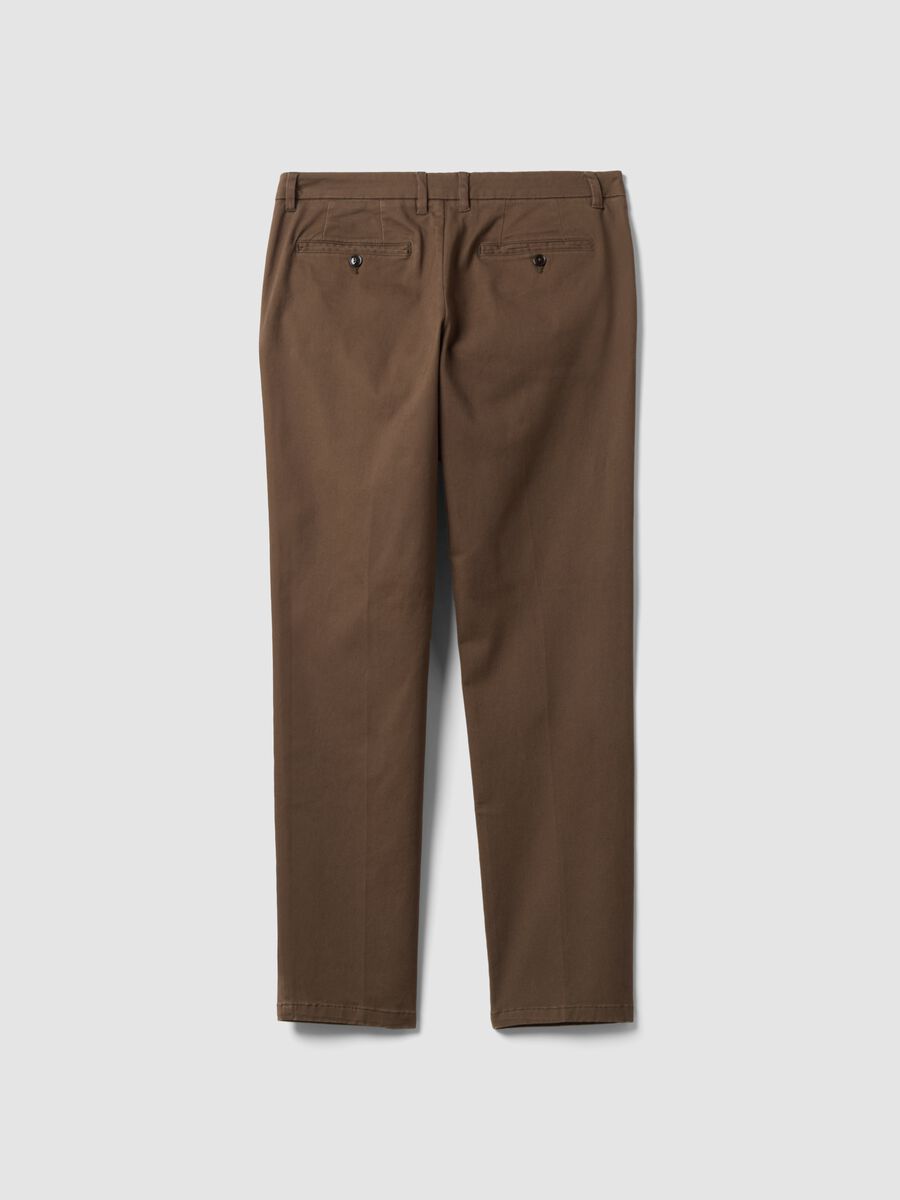 Braune Slim-Fit Chinohose aus elastischem Baumwolltwill_2
