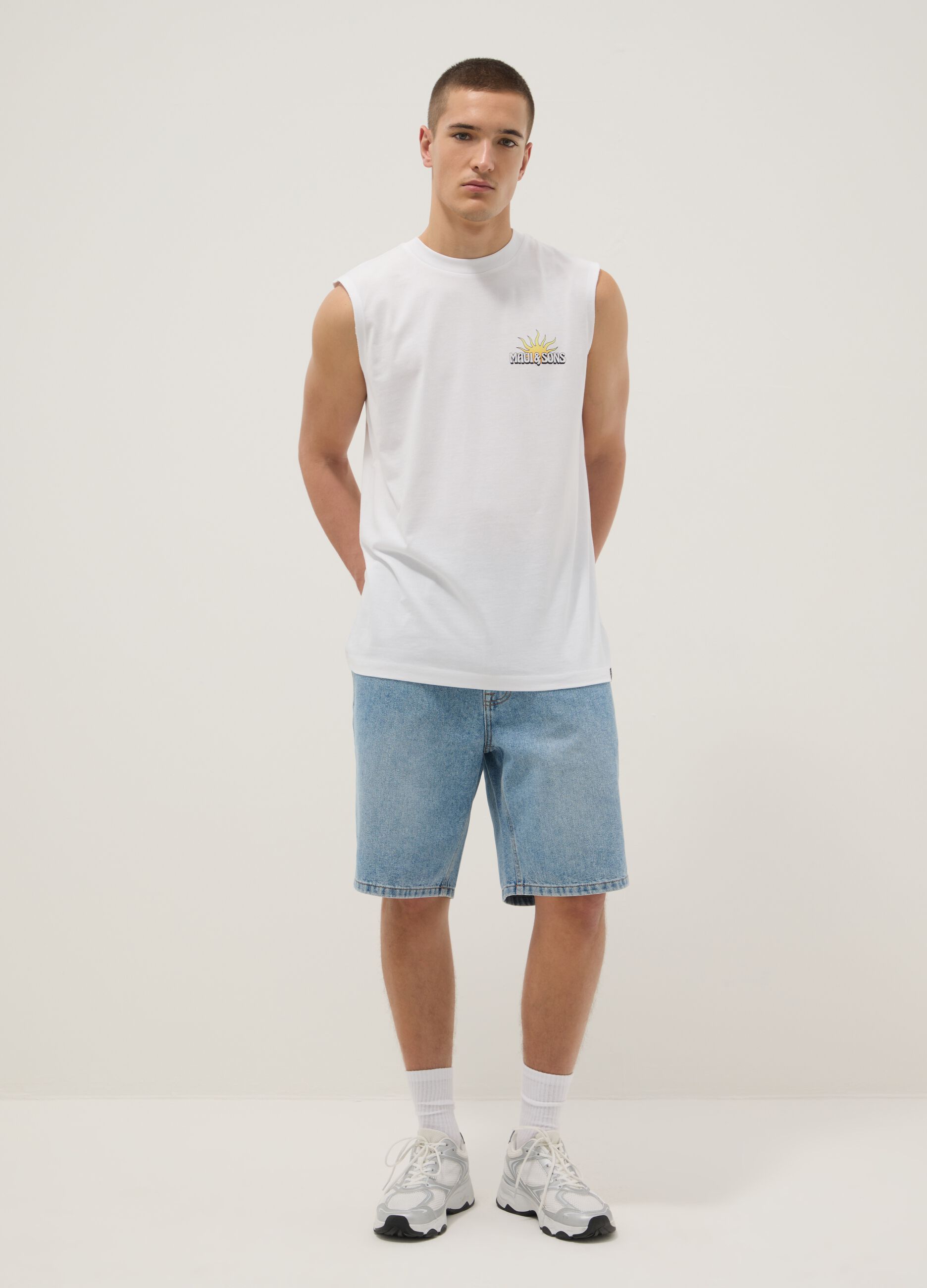 White pure cotton regular-fit vest with print