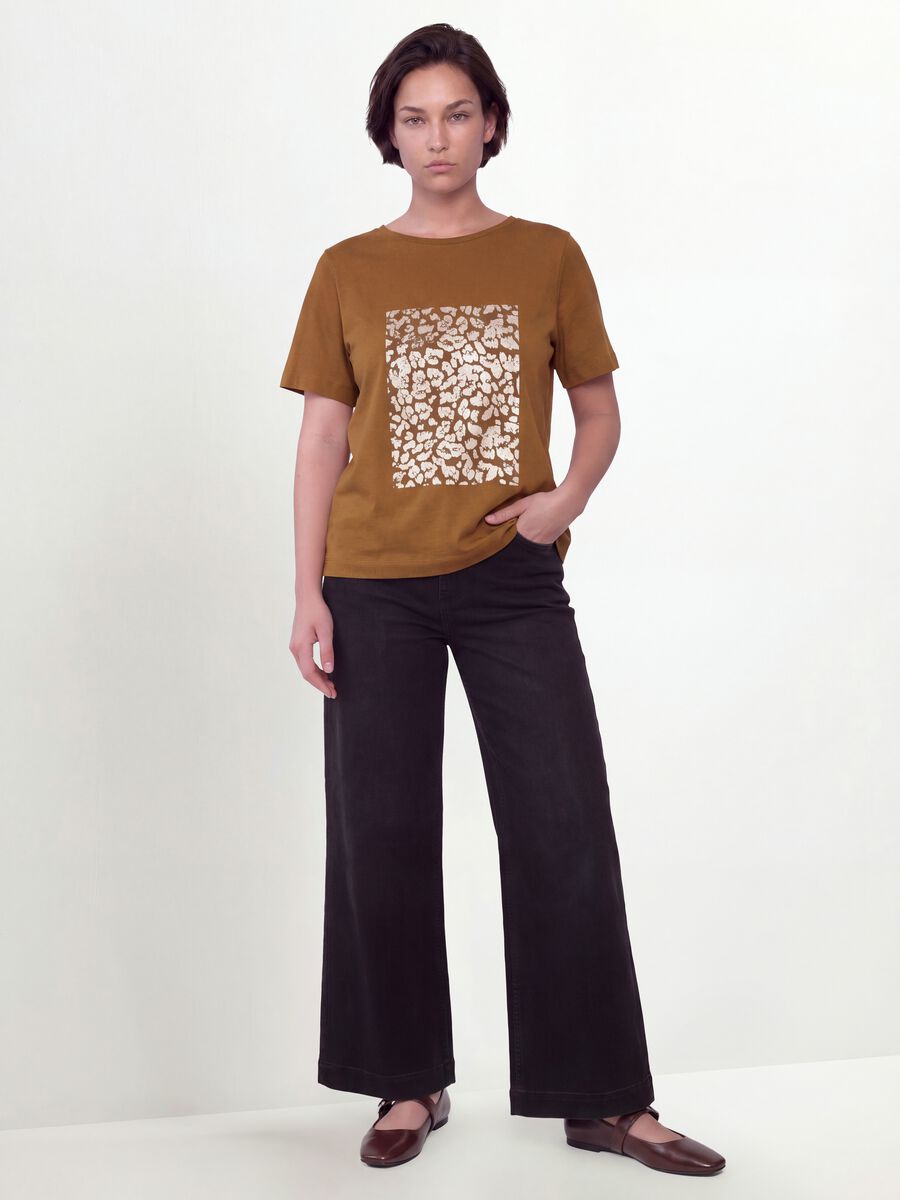 Brown pure cotton T-shirt with front print, regular fit_1