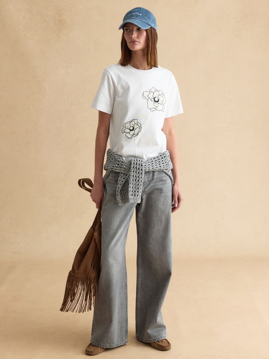 White regular fit pure cotton t-shirt with flowers_0