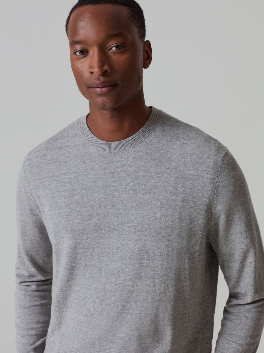 Cotton and linen pullover with round neck_1