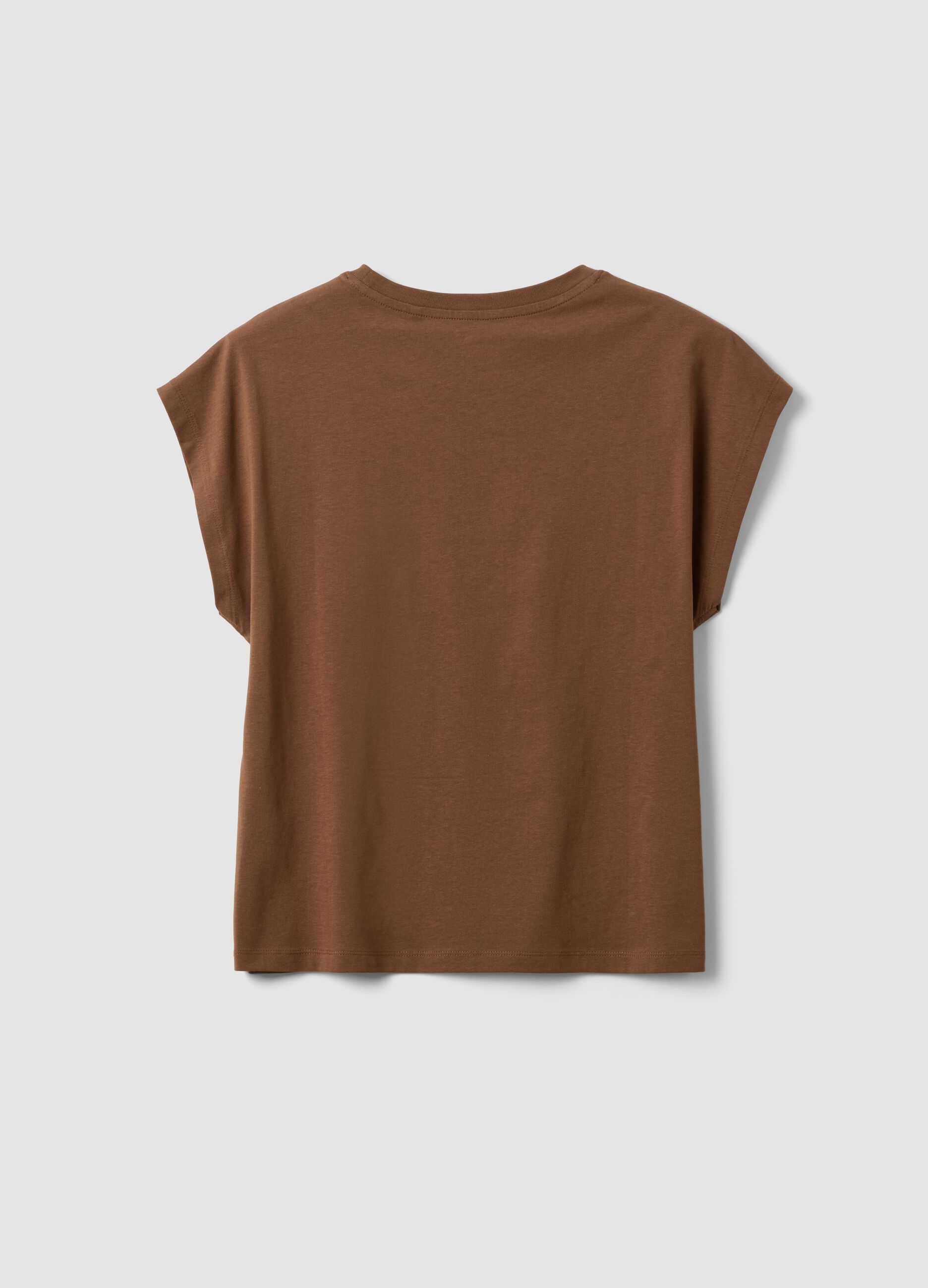 T-shirt castanha em puro algod&atilde;o de manga curta, regular fit