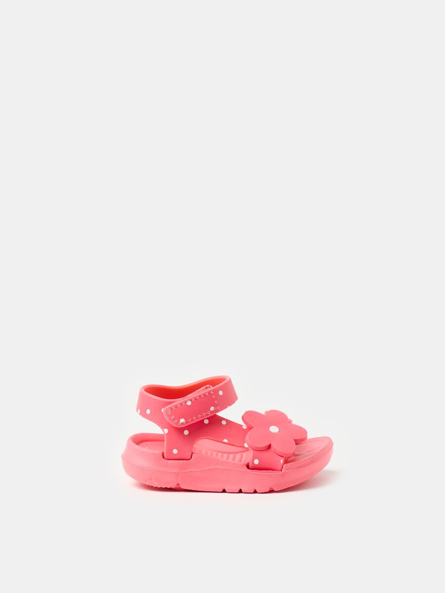 Sandals with polka dot pattern and flower_0
