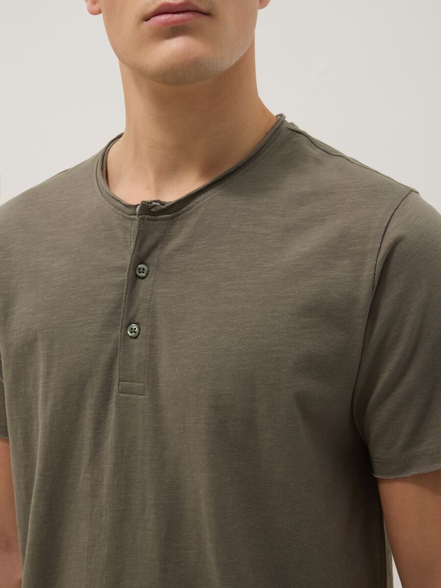 Green pure cotton t-shirt with seraph neckline, regular fit_3