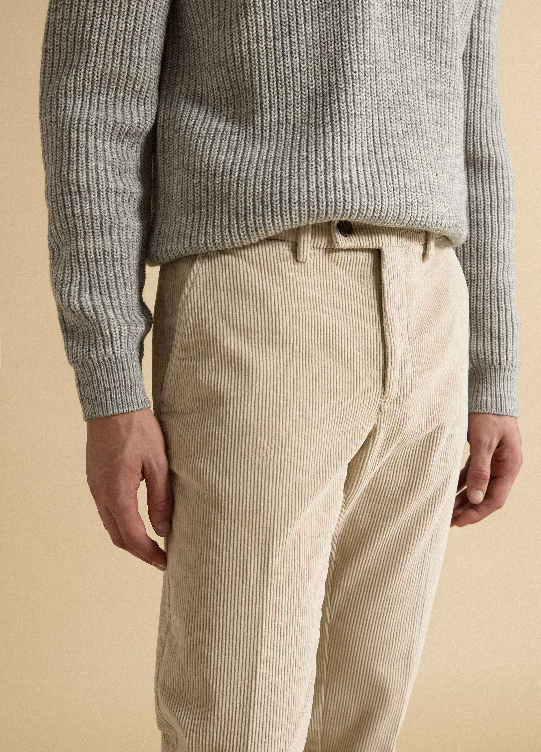 Pantaloni beige in cotone elasticizzato a coste