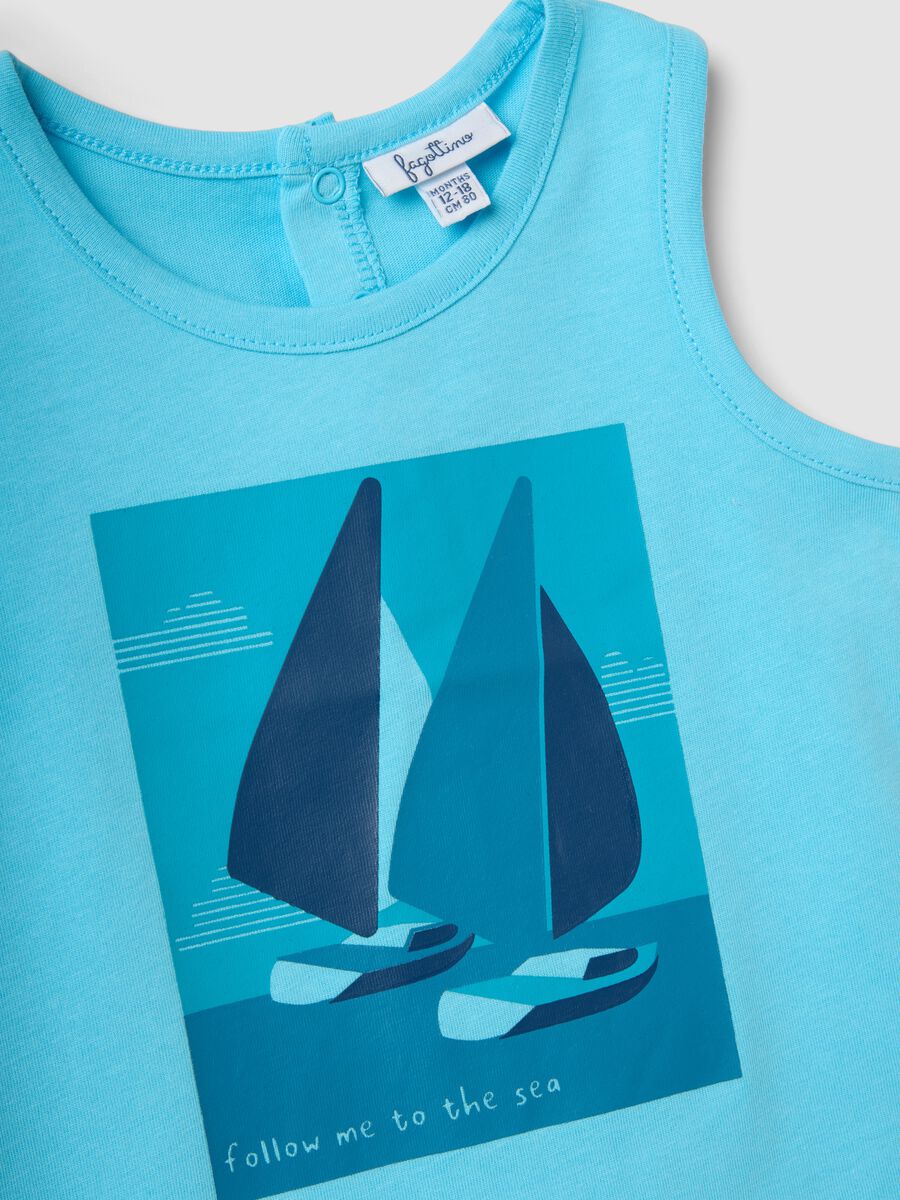 Blaue Jungen-Canotta aus reiner Baumwolle, Regular Fit, mit Segelboot-Print_2