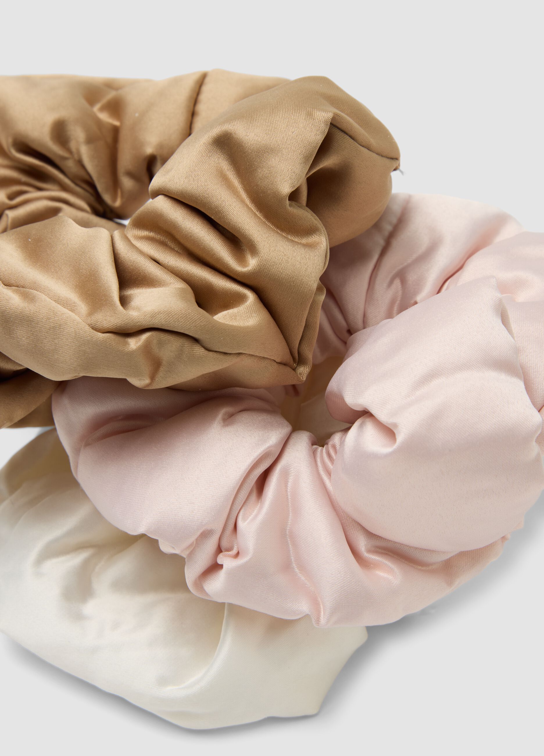 SINCERELY HAIR Satin-Scrunchies (3er-Pack) Pink&ndash;Mocha&ndash;Wei&szlig;