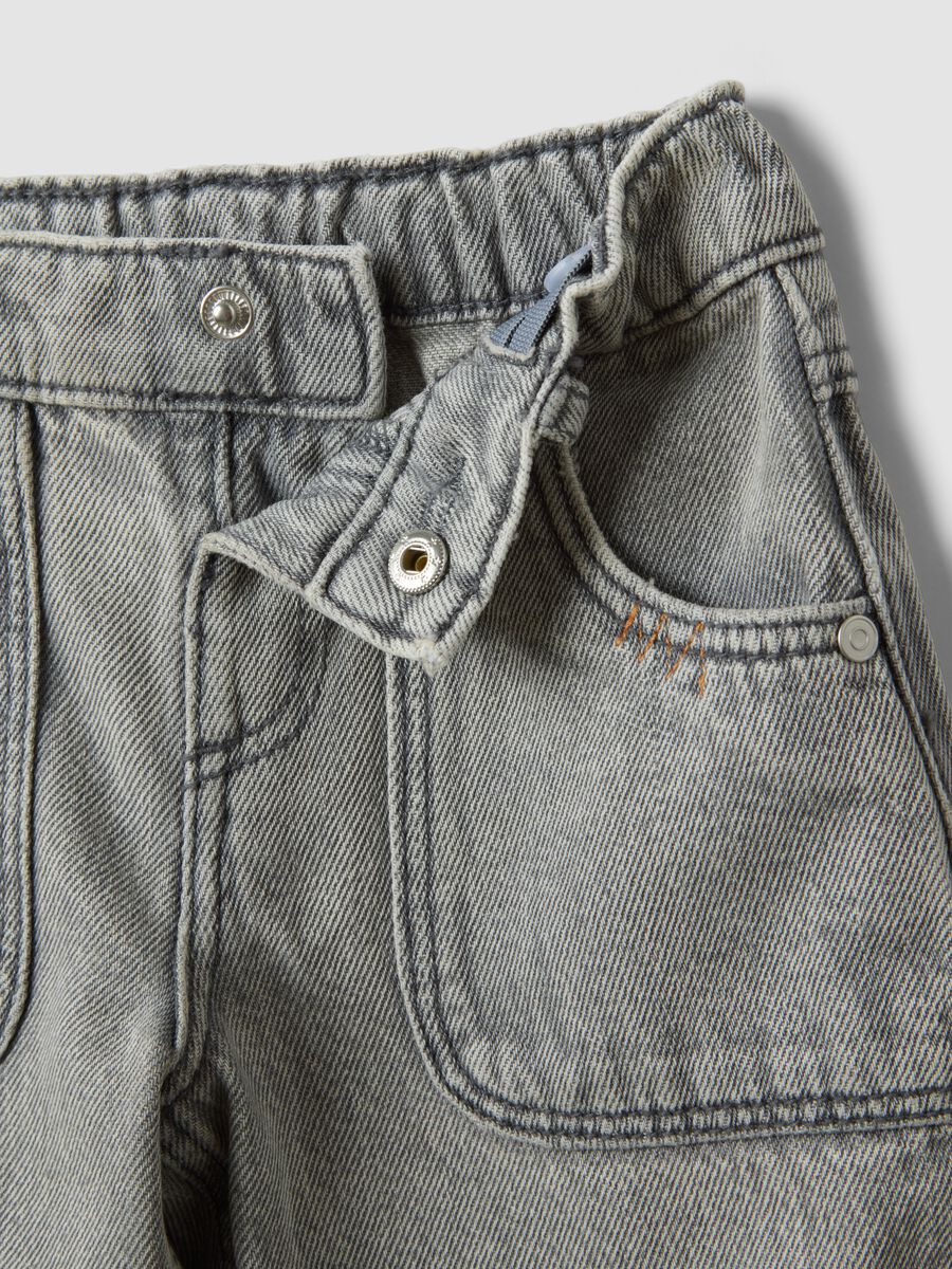 Grey baggy-fit pure cotton jeans with prints for baby boy_2