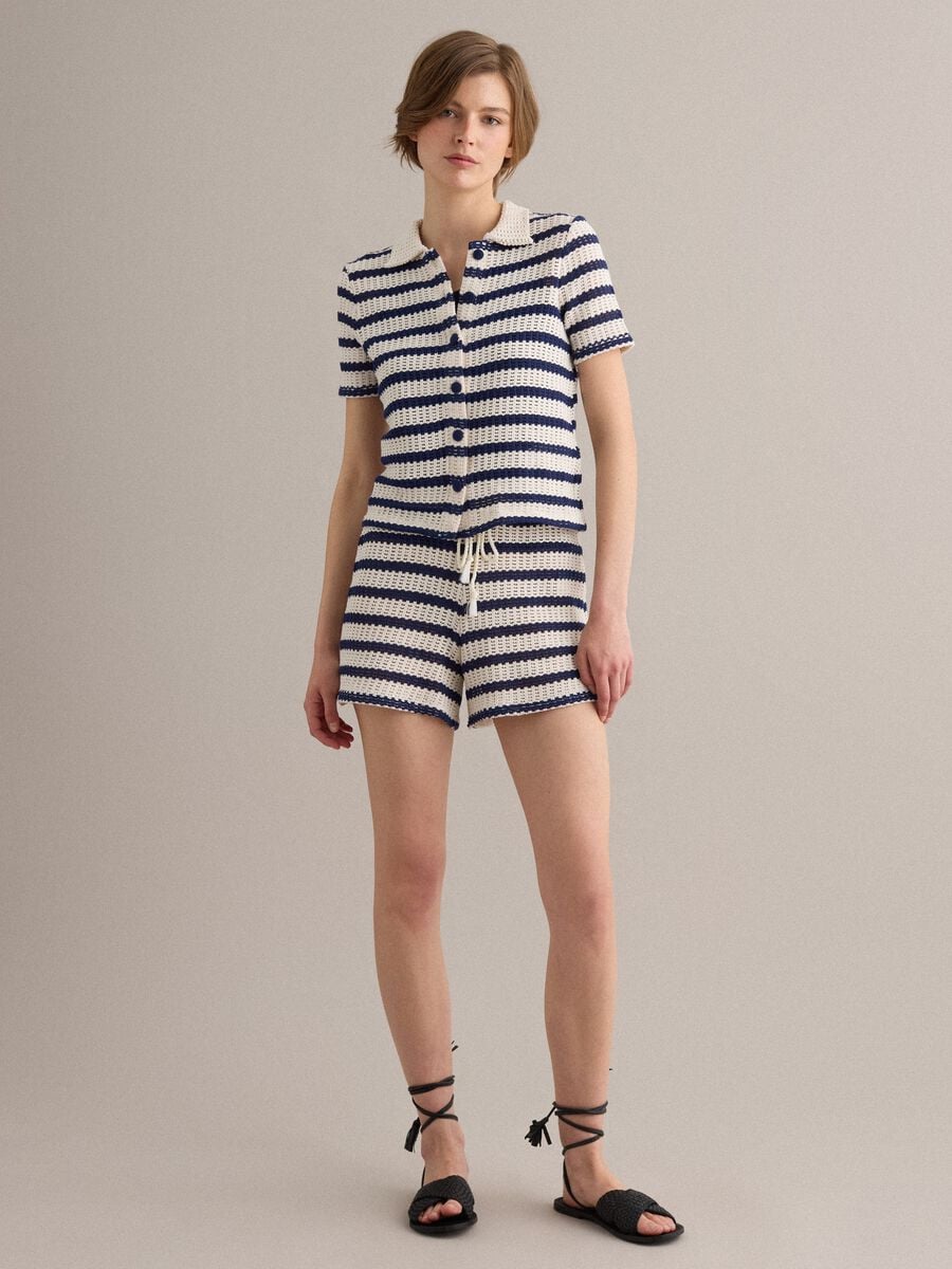 Blue and white striped stretch cotton crochet shorts, regular fit_0