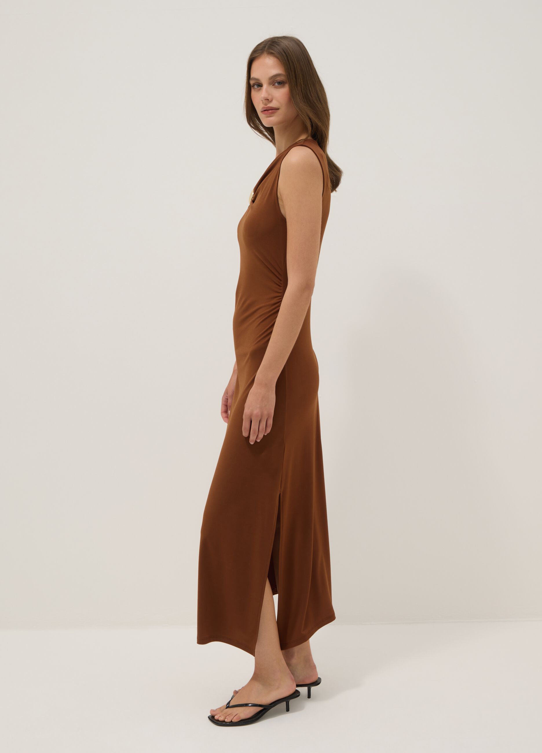 Brown sleeveless midi dress in stretch fabric