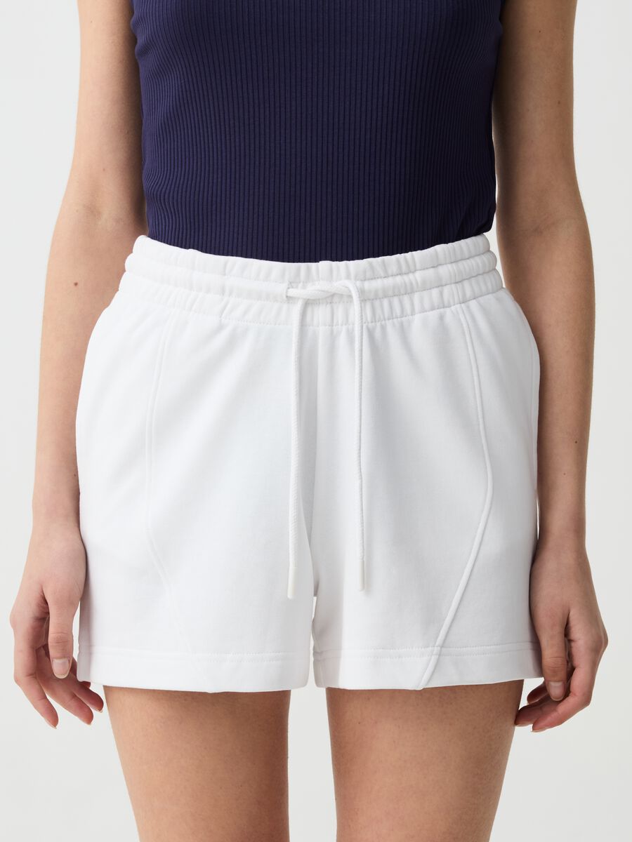 Shorts Essential con cuciture in rilievo_1