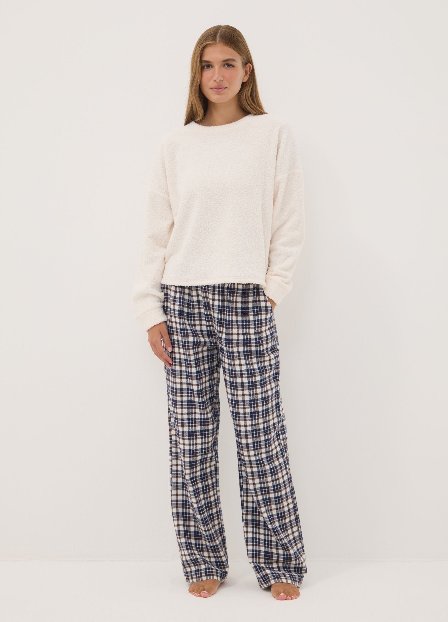 White stretch crew-neck pyjamas