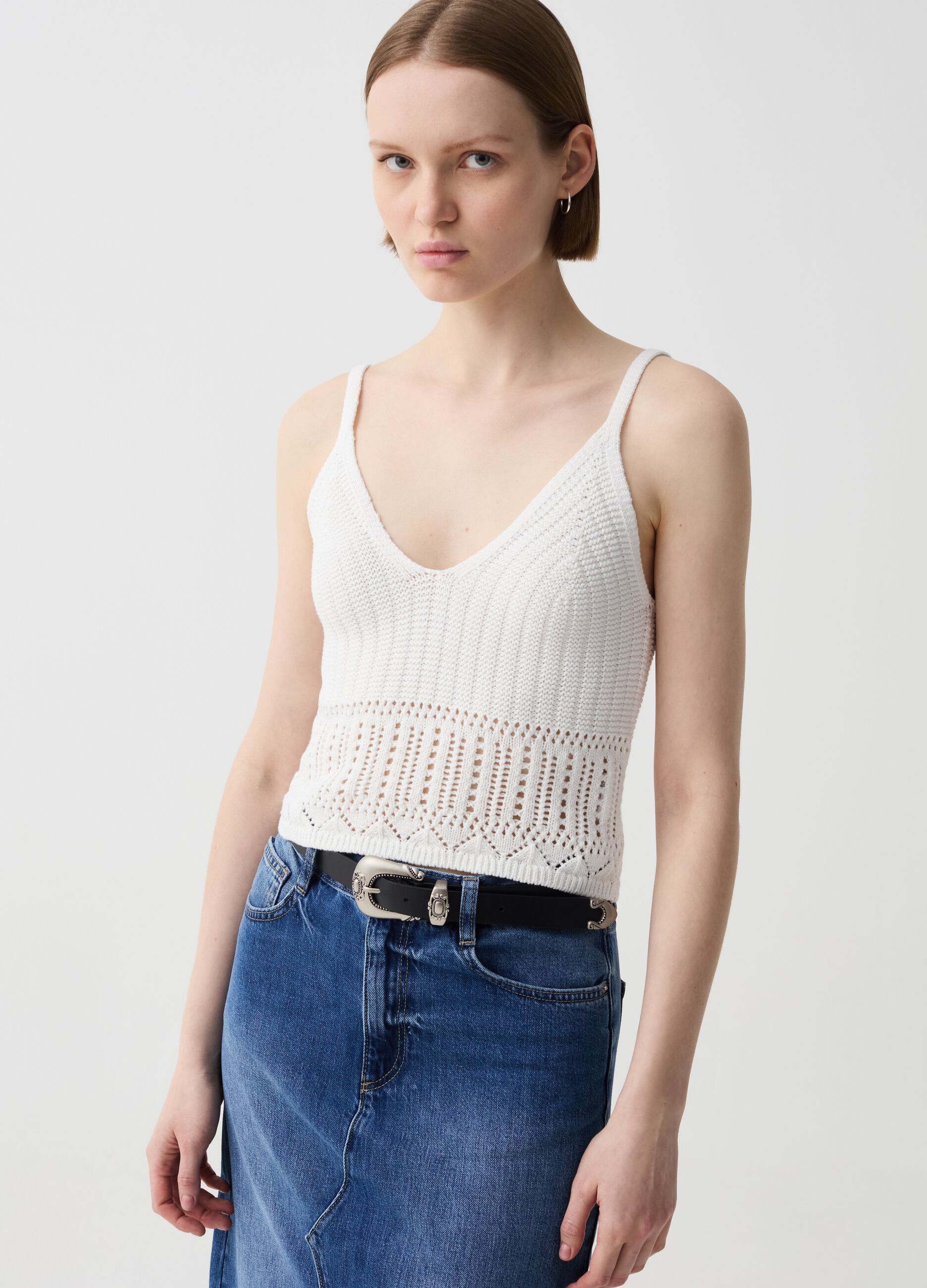 Crochet crop top with V neck