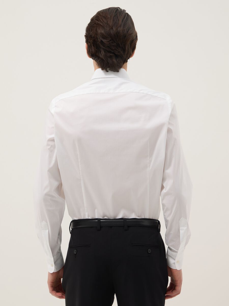 Wei&szlig;e Slim Fit Hemd aus Stretch-Baumwolle mit klassischem Kragen_1