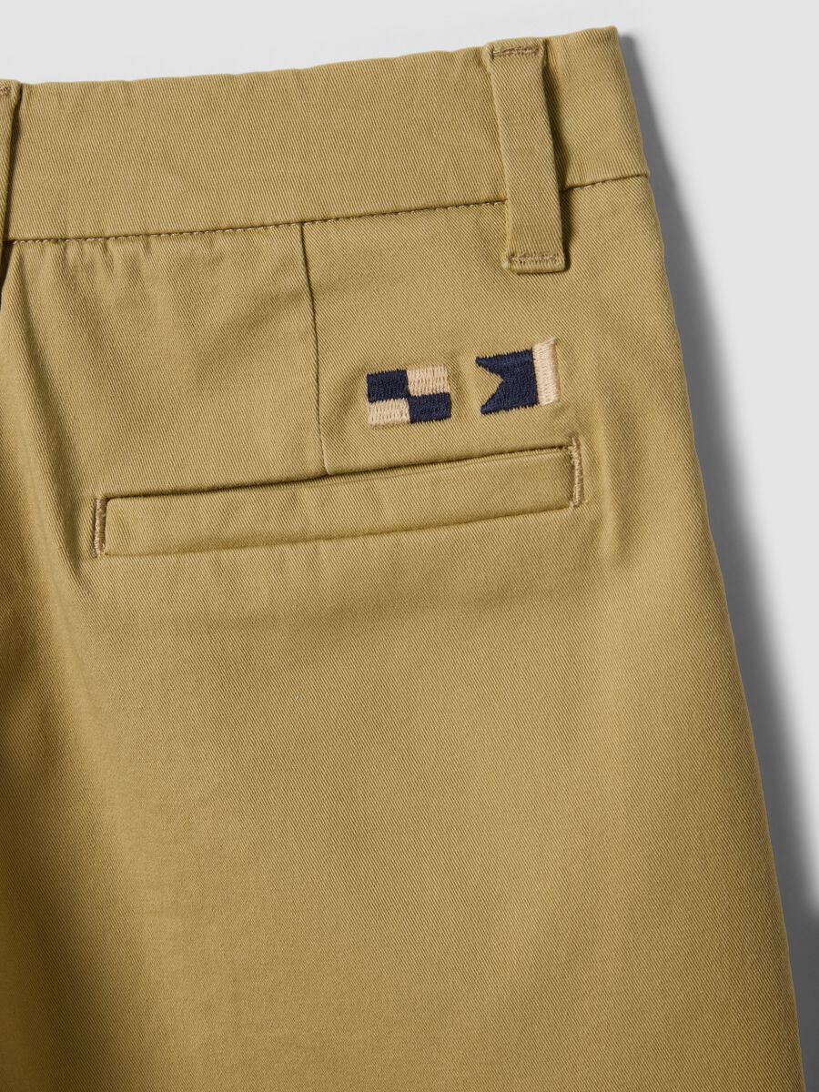 Beige stretch cotton chino shorts_3