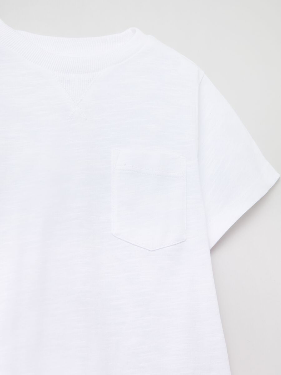 Camiseta de algodón con un bolsillo_2