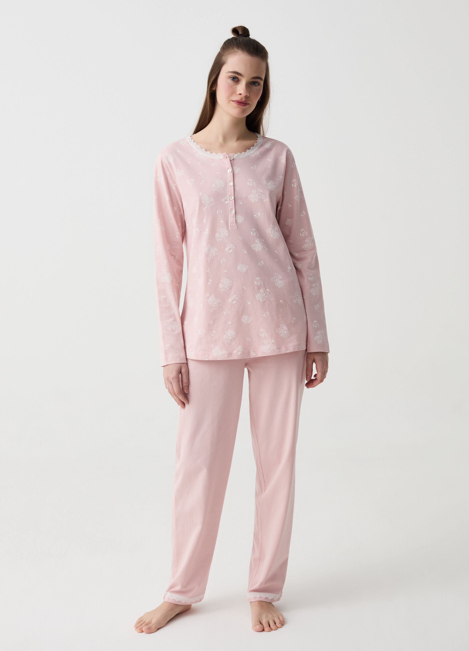 Pijama largo de algodón con ribetes de encaje