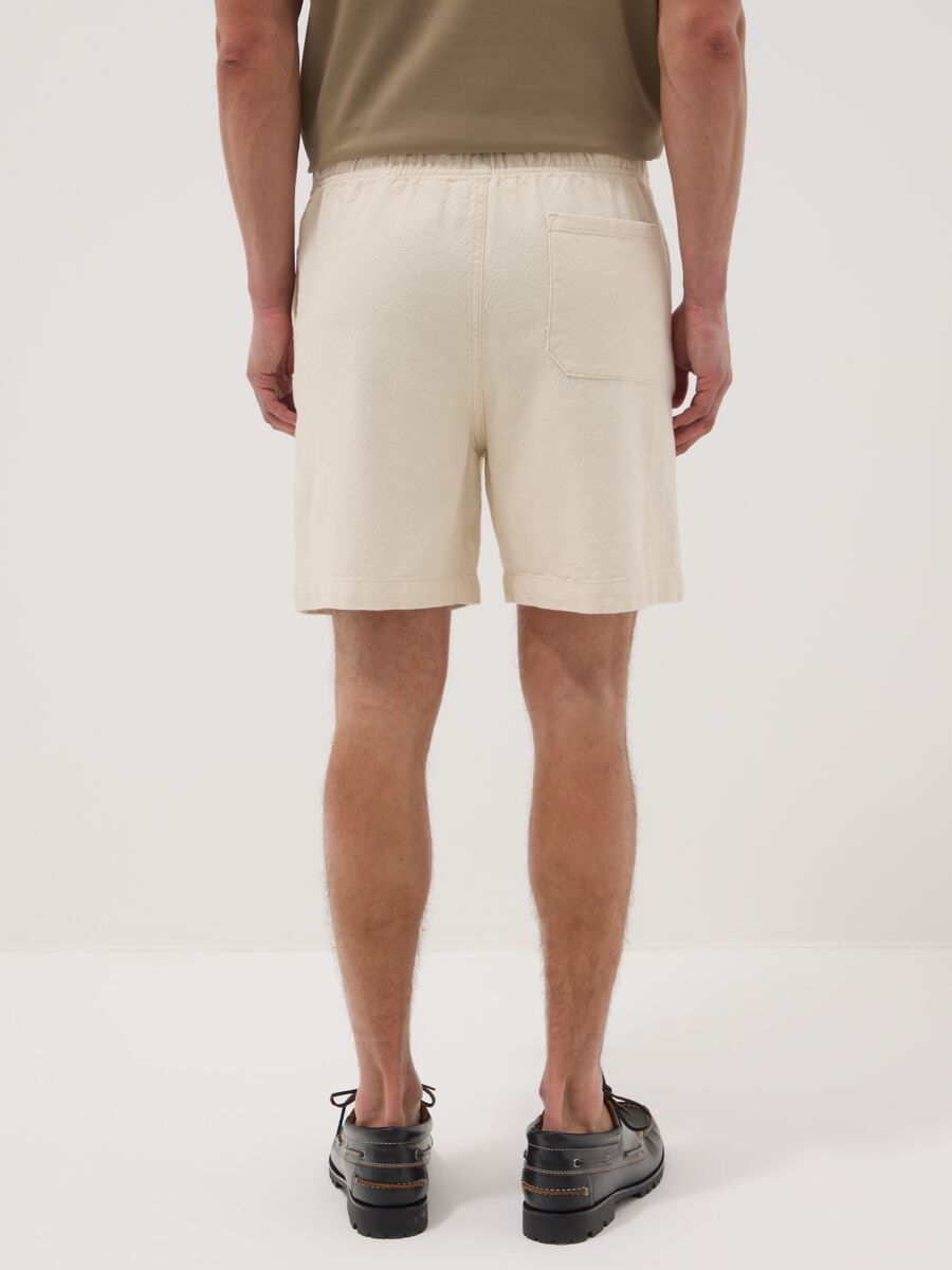 White cotton chino Bermuda shorts_3