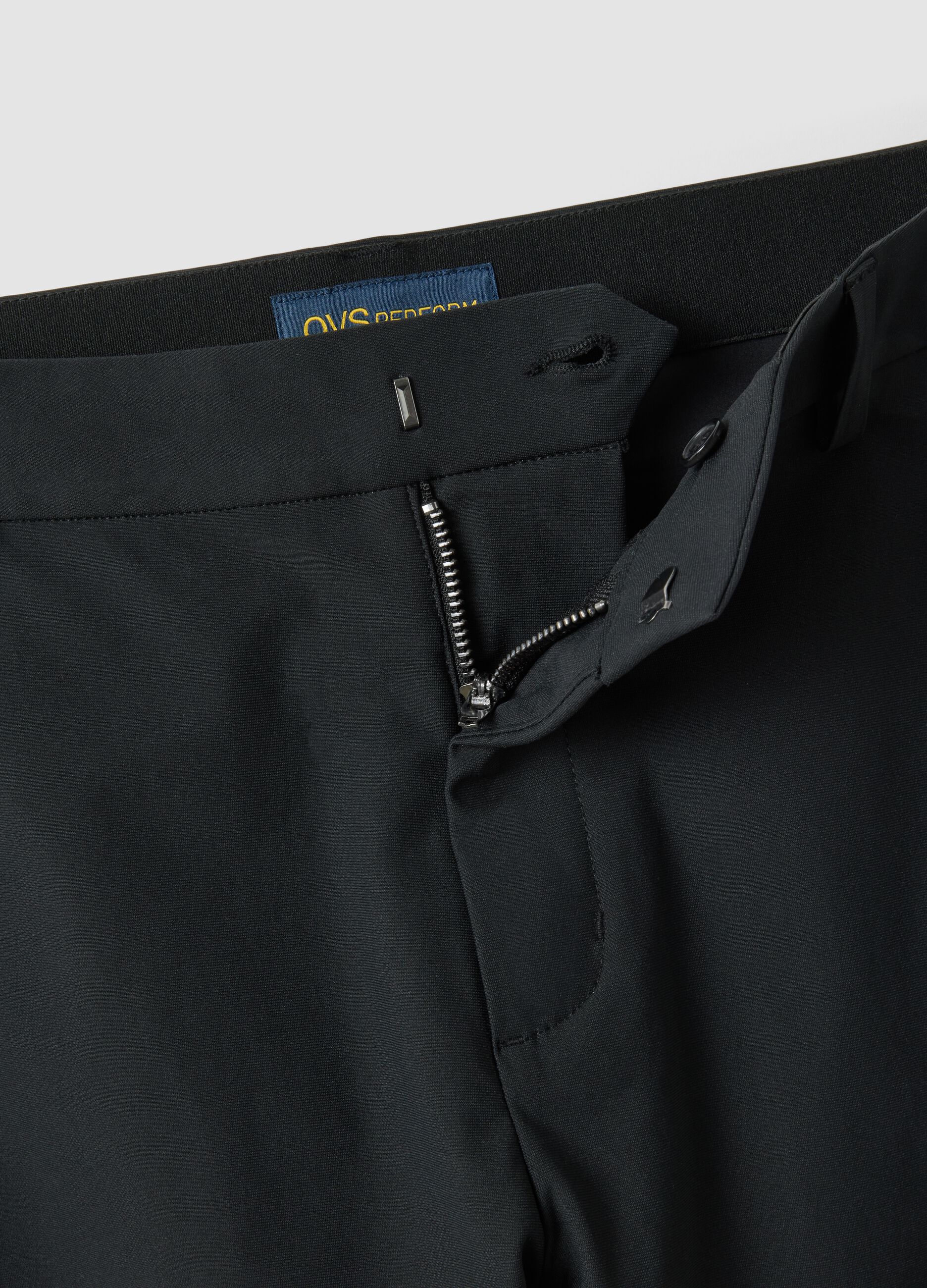 Schwarze Chinohose in Regular Fit