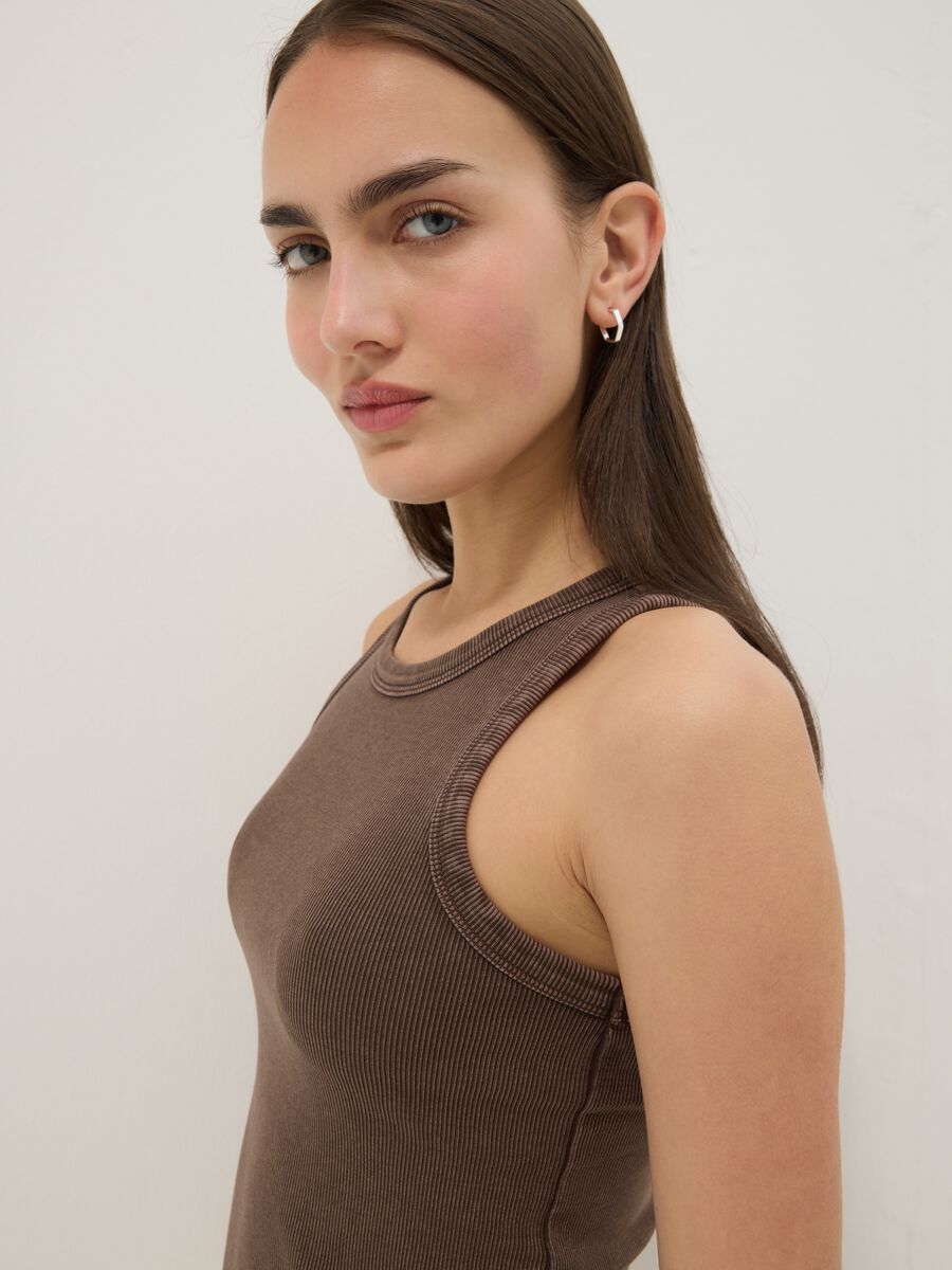 Braunes, figurbetontes Tanktop aus geripptem Stretch-Baumwollstoff_0