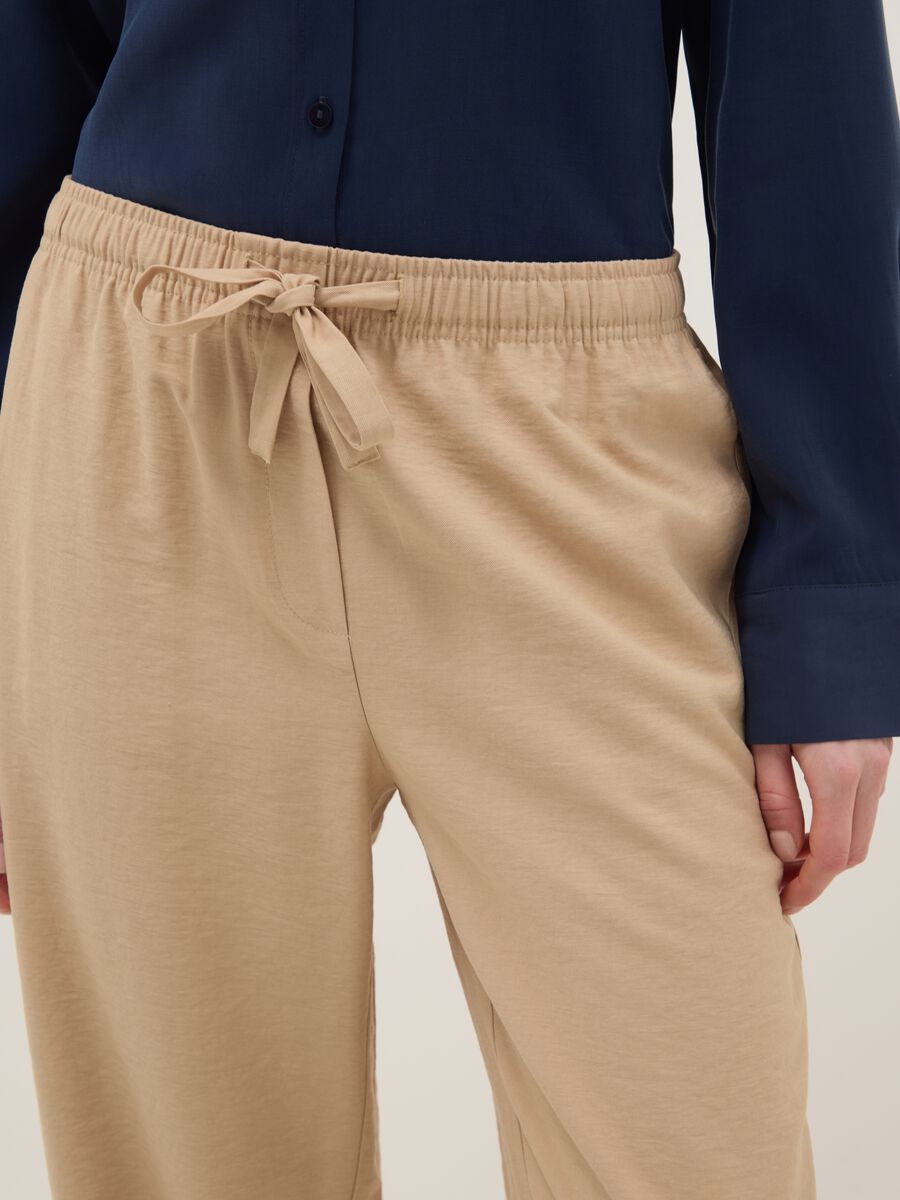 Cal&ccedil;as bege de mistura de viscose com corte regular_3