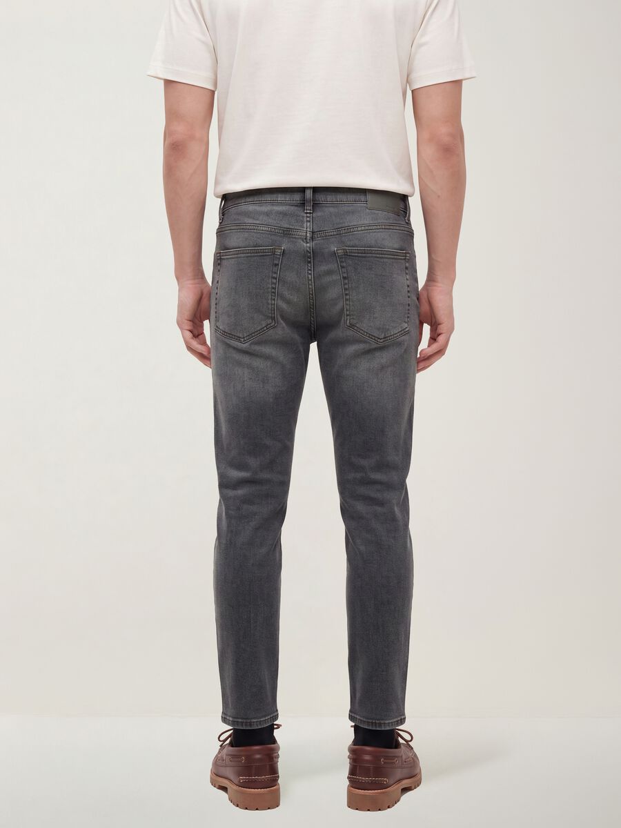 Graue Slim-Fit-Jeans aus Stretch-Baumwolle_2
