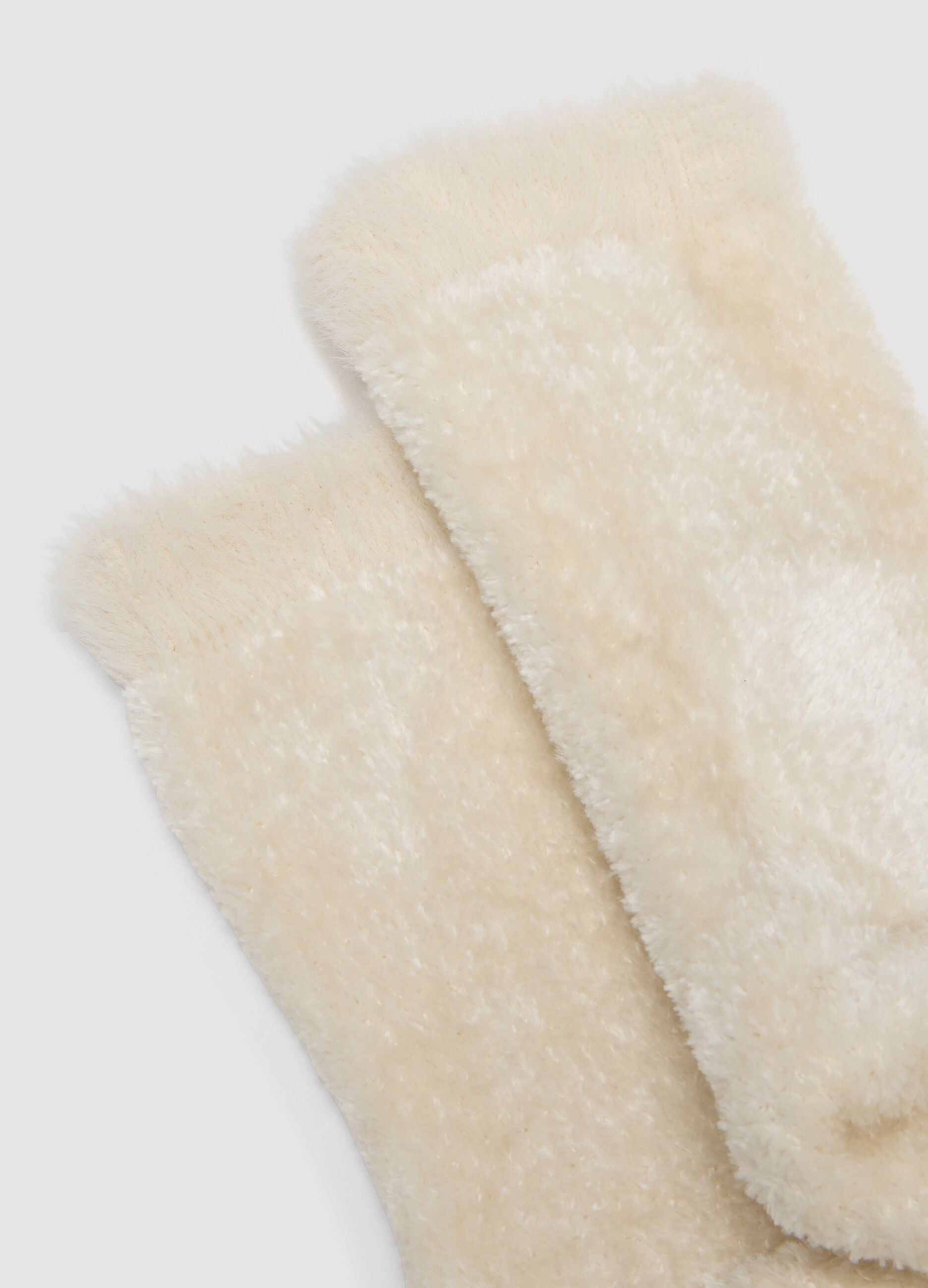 Calzini bianchi in tessuto elasticizzato effetto peluche