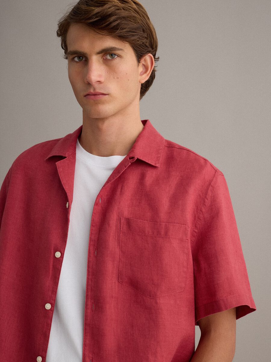 Rotes Hemd mit Bowlingkragen aus reinem Leinen_2