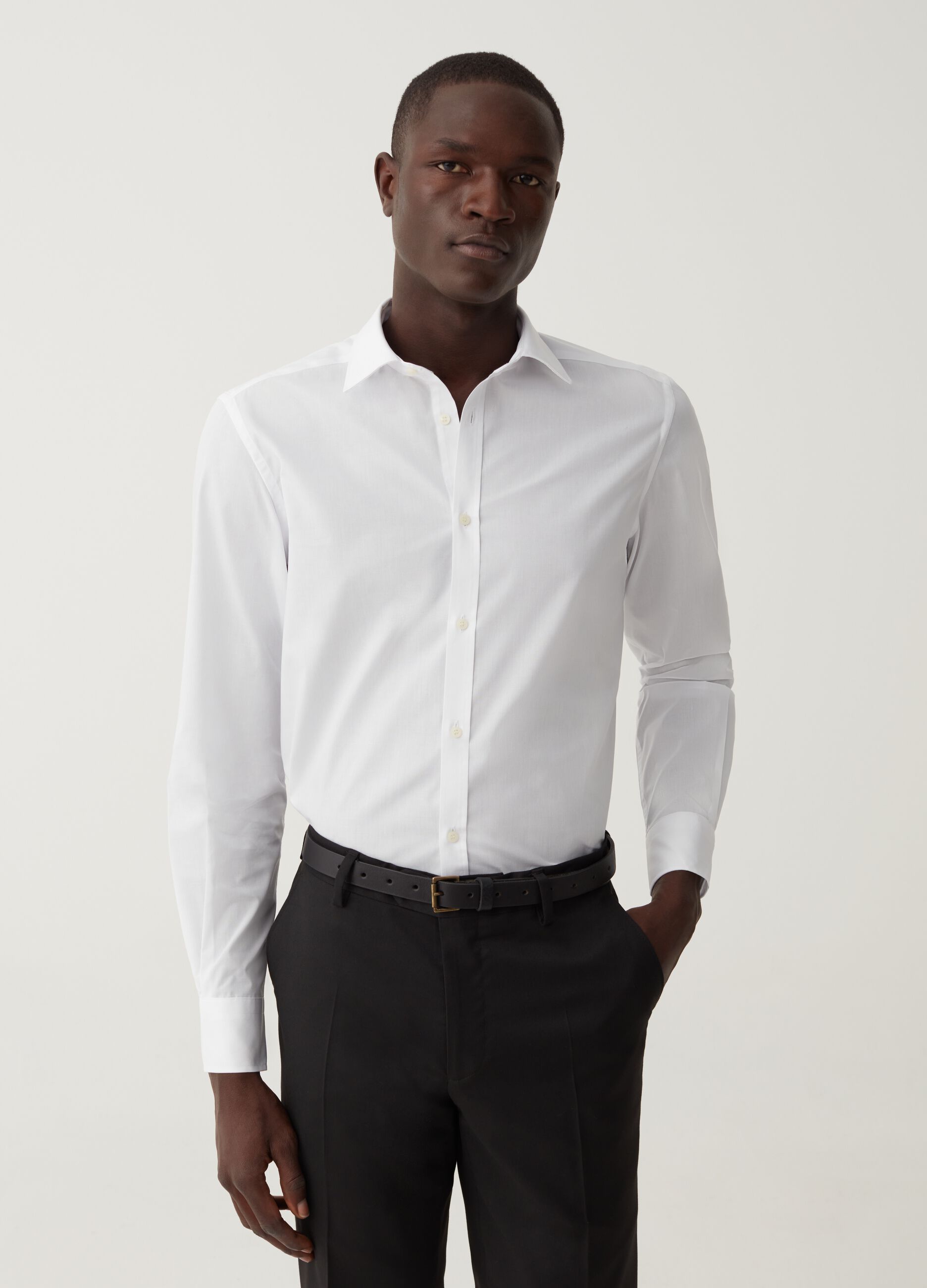 Slim-fit shirt with cut-away collar