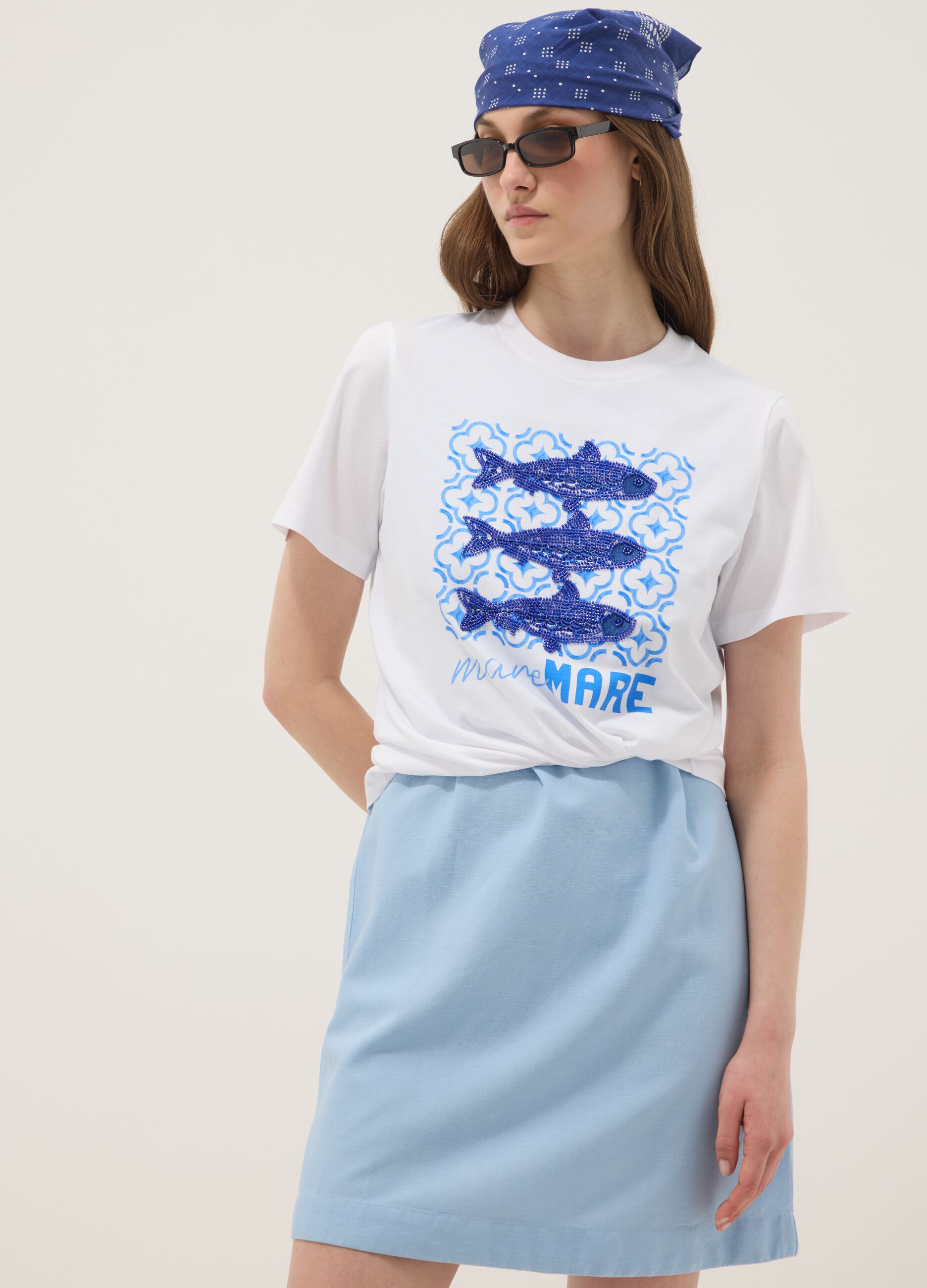 White 100% cotton T-shirt with front print