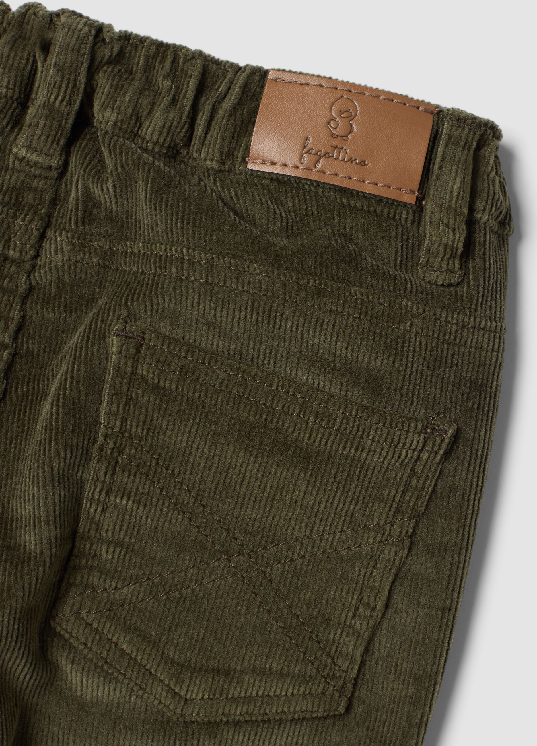 Pantaloni verdi in cotone elasticizzato a coste
