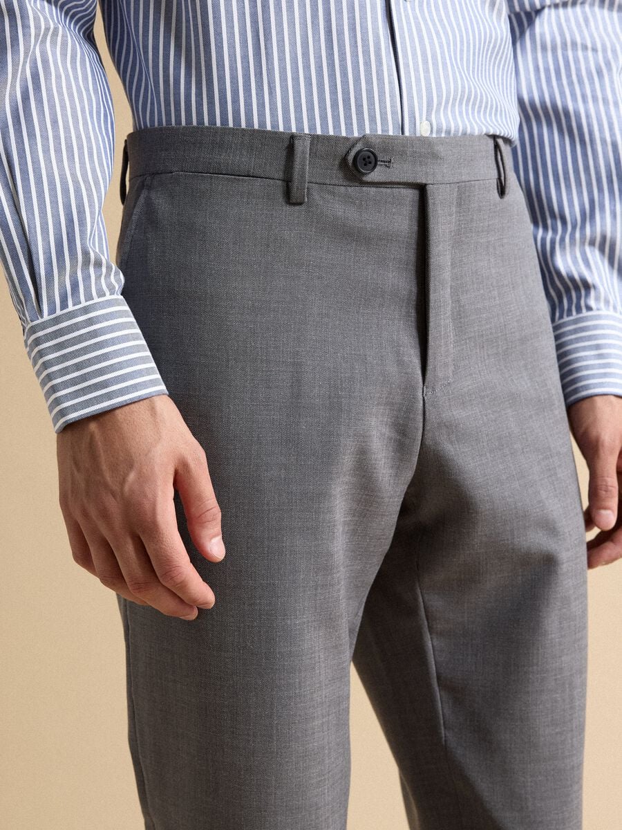 Pantaloni formali grigi in viscosa elasticizzata slim fit_3