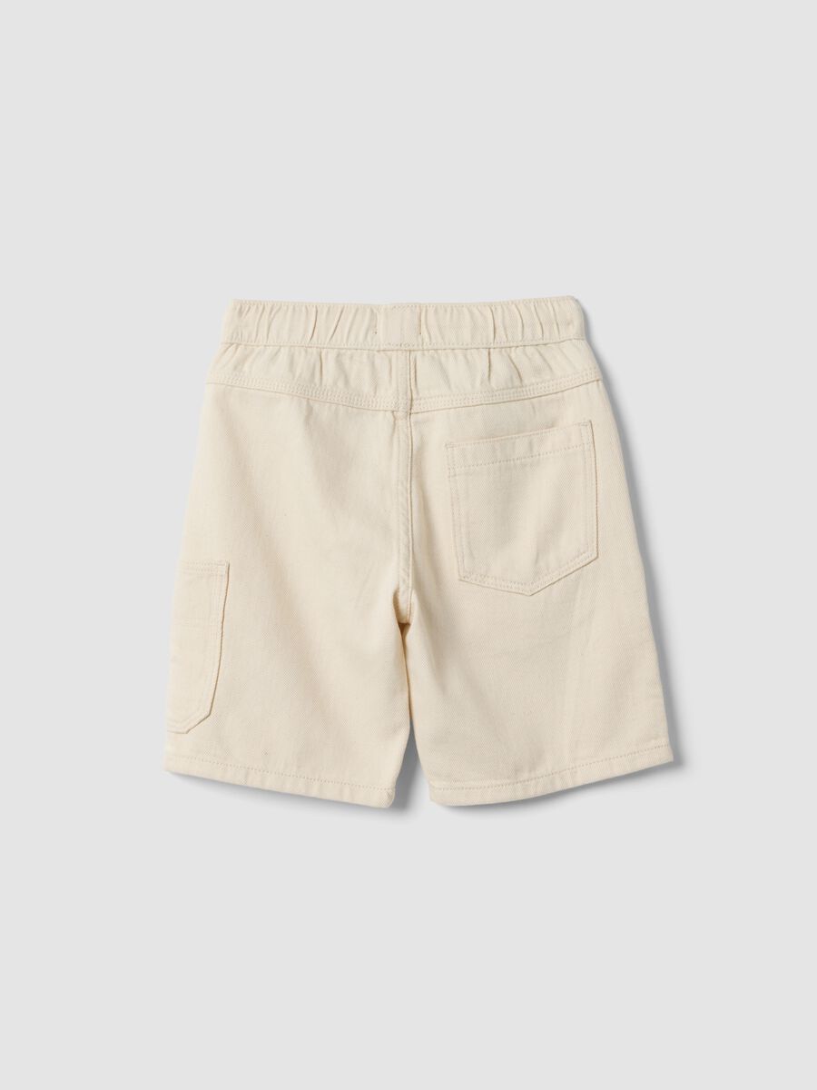 Wei&szlig;e Cargo-Shorts aus reiner Baumwolle f&uuml;r Jungen, Regular Fit, mit Kordelzug_1