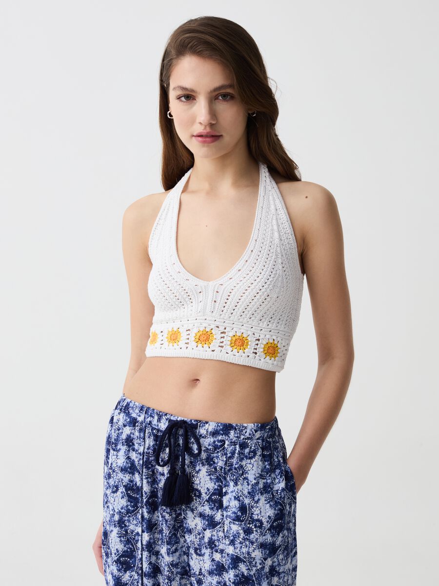Crochet crop top with flowers embroidery_1