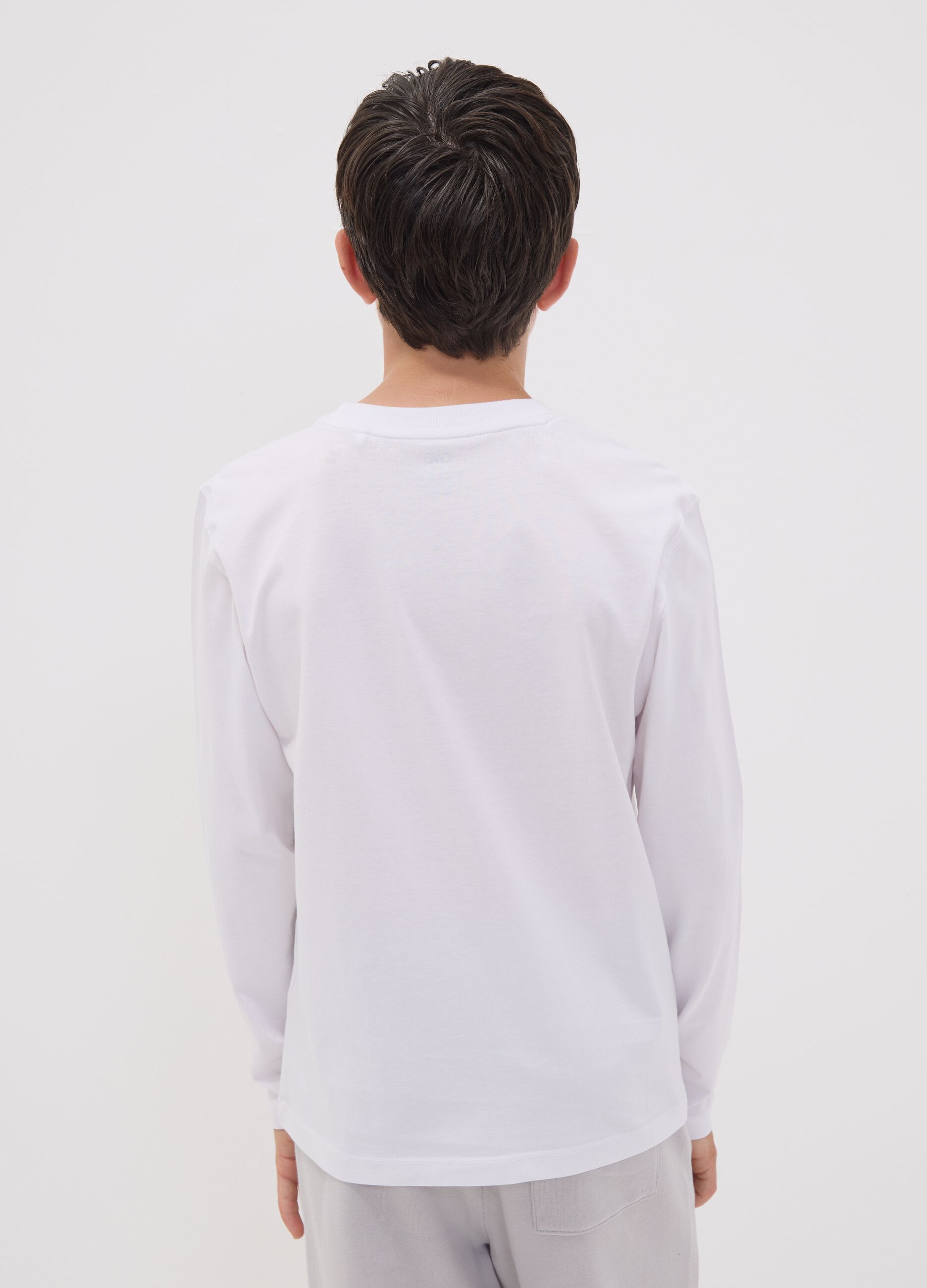 T-shirt branca em algod&atilde;o org&acirc;nico puro com estampado &ldquo;Street Tag&rdquo; para rapaz